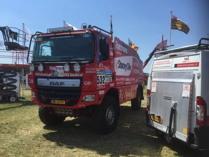 Eric van Loon Dakar-truck op de beurs