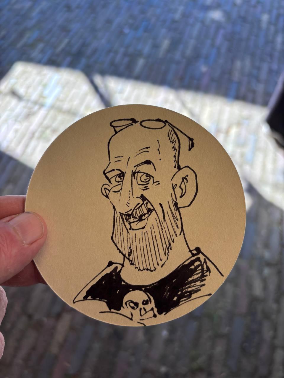 Karikatuur van Richard op een bierviltje, getekend door een sneltekenaar op de Vick Haringparty.