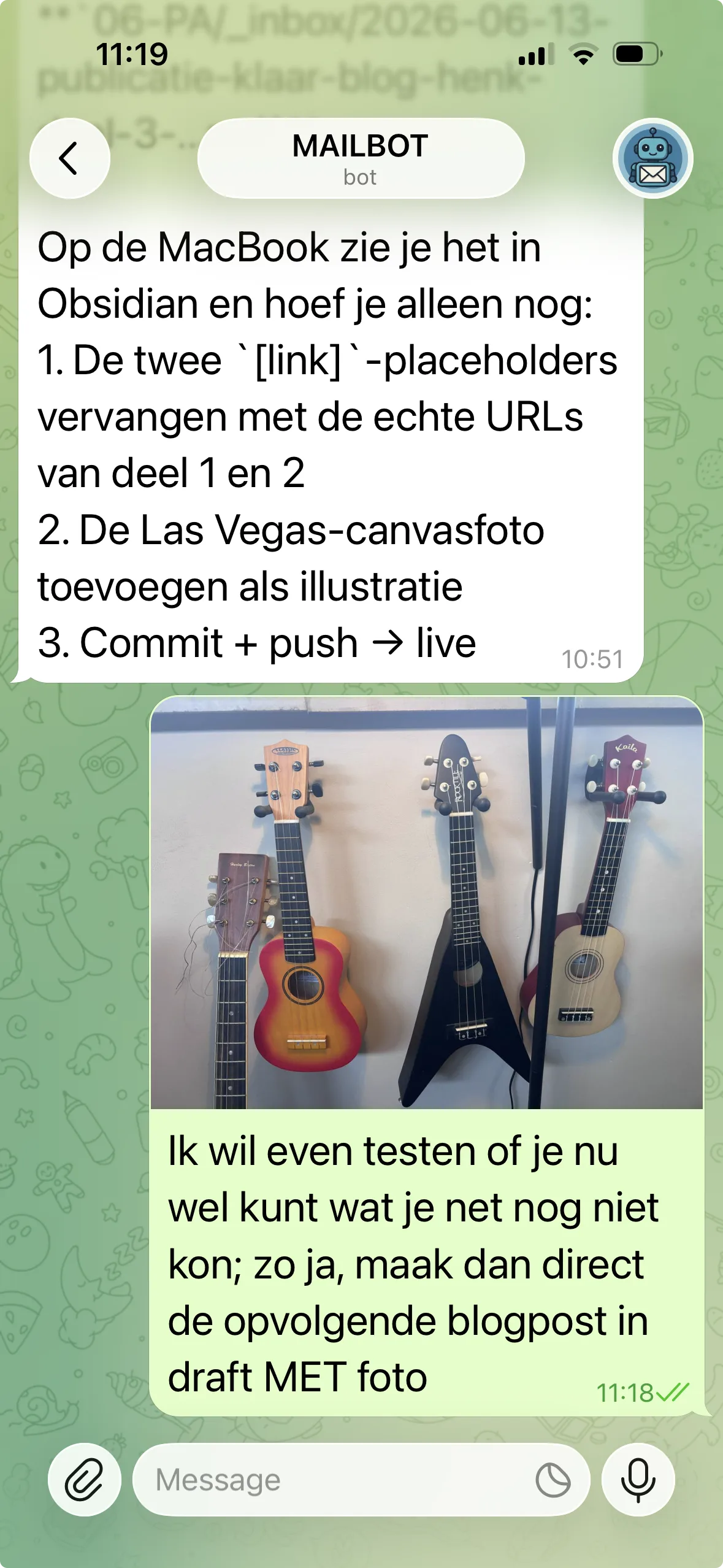 Telegram-bericht aan de PA-bot met de ukulele-foto en de instructie om de volgende blogpost als draft met foto aan te maken