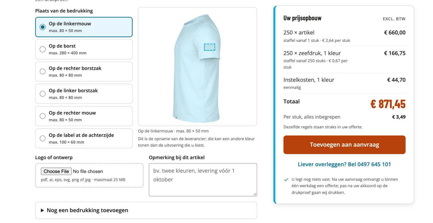 Productpagina op Promotiemiddelen.com: de plaats van de bedrukking kiezen, het drukvlak op de mouw van een shirt, en daarnaast de prijsopbouw met totaal en prijs per stuk