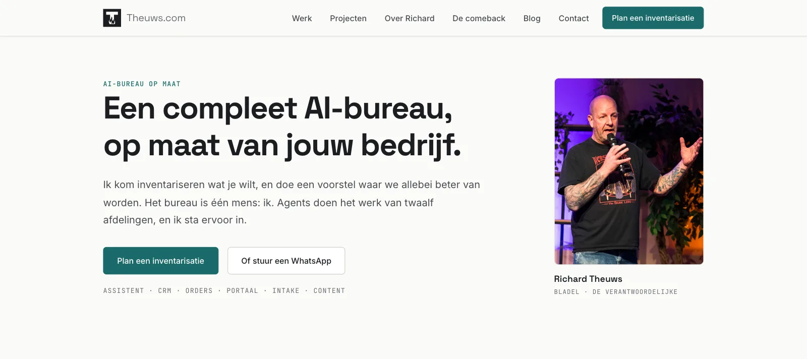 De hero van de homepage van theuws.com met de kop 'Een compleet AI-bureau, op maat van jouw bedrijf.', de knop 'Plan een inventarisatie' en een foto van Richard.