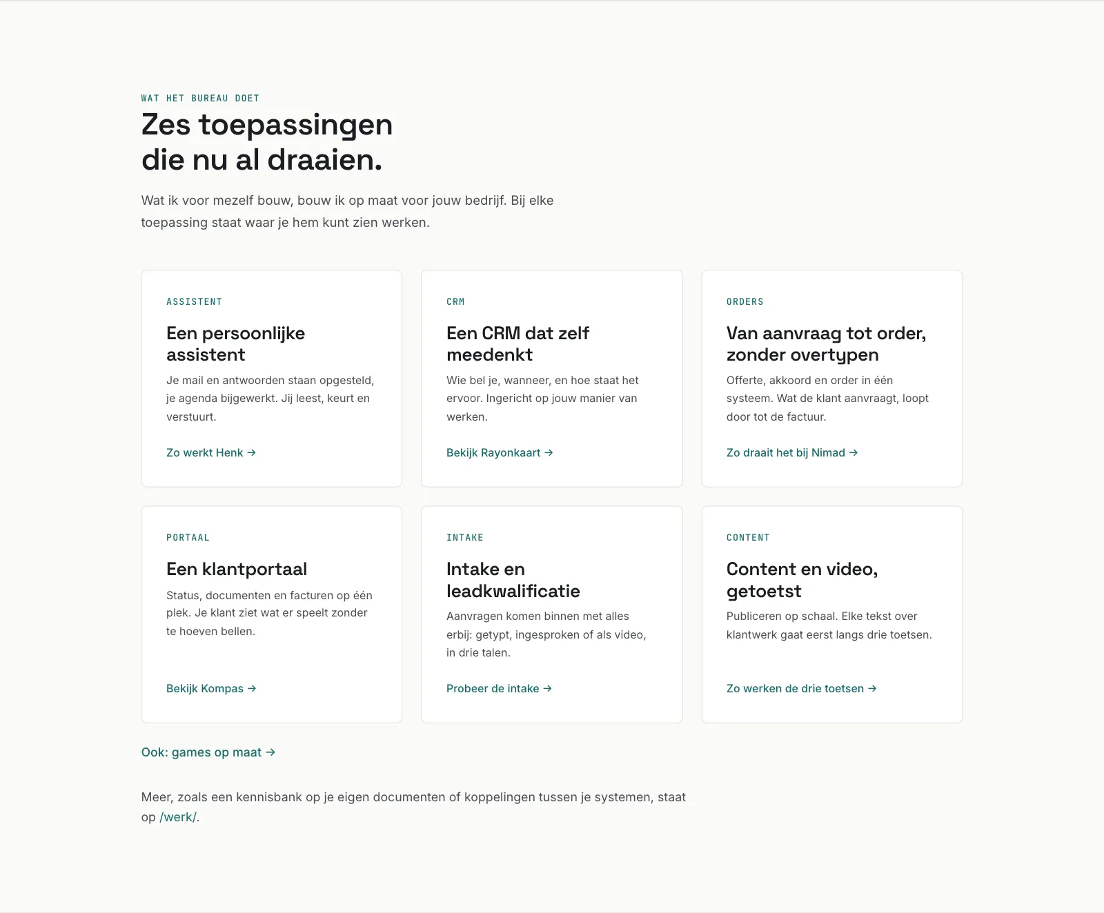 De sectie 'Zes toepassingen die nu al draaien.' op de homepage: kaarten voor assistent, CRM, orders, portaal, intake en content, elk met een link naar waar het draait.